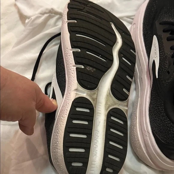 Brooks Women's Black and Light Pink Sneakers Ghost 2 Max size 9 - Picture 5 of 8
